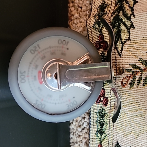 New without box oven thermometer Manufacturer OXO Silicone trim Mint condition - Picture 3 of 8